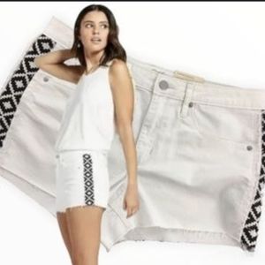 Universal Thread Shorts Size 4 /27R